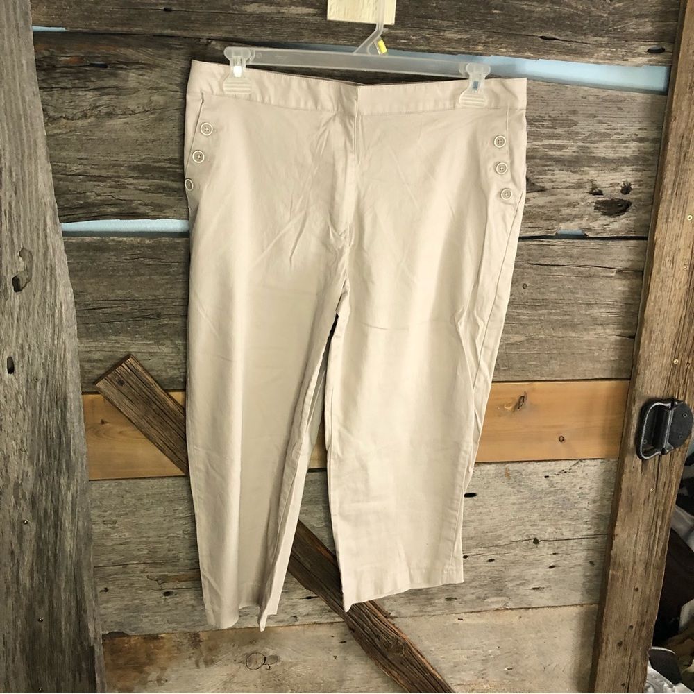 𝅺wilson Size 14 Tan Button Front Pocket, Capri Pants